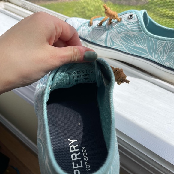 Sperry Women Sneaker, Size 7.5 - Picture 4 of 4